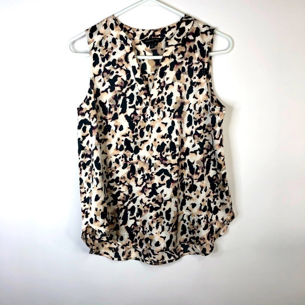 Banana Republic animal print brown tan cream sleeveless satin v-neck blouse S